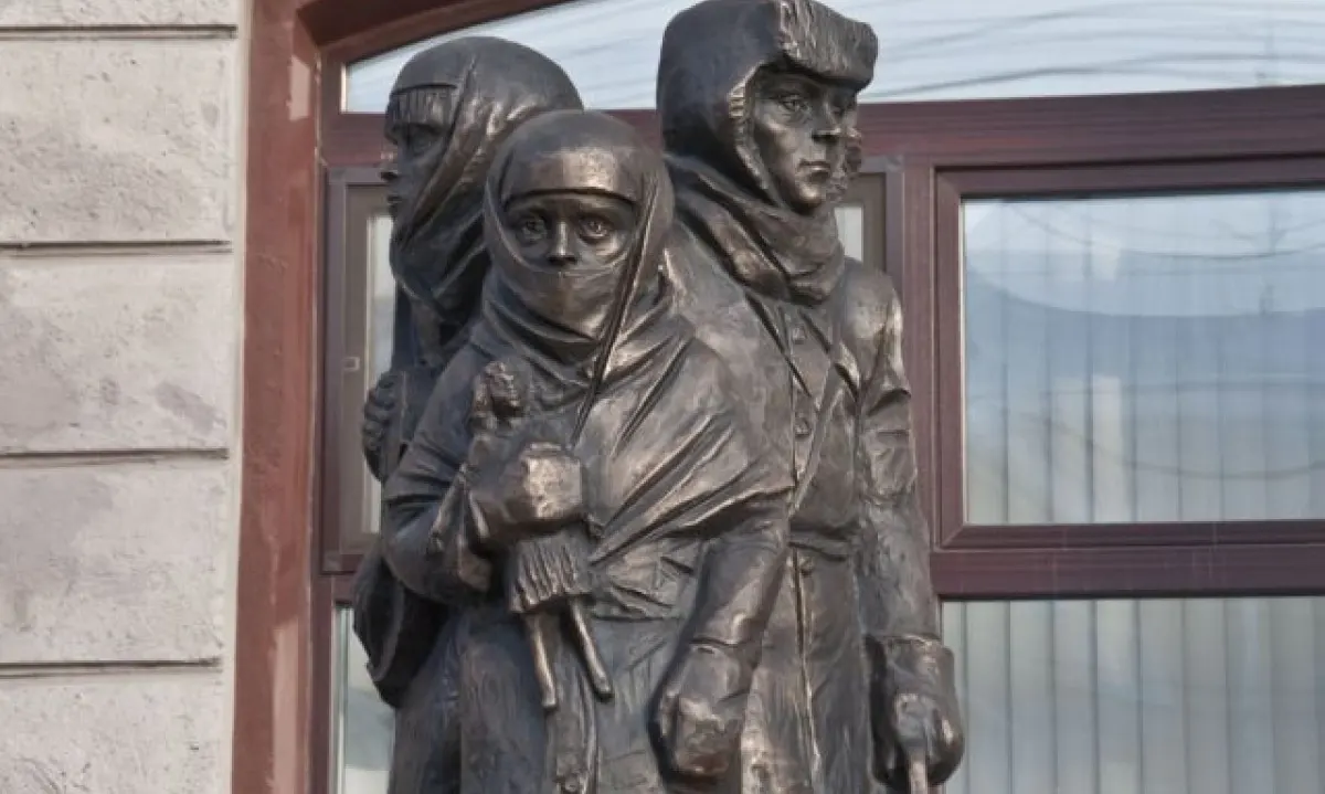 В Ереване осквернили памятник детям блокады Ленинграда
