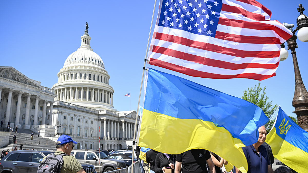 Палата представителей США одобрила военную помощь Украине