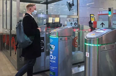 Петербург готовится к тестированию системы Face Pay для оплаты проезда в метро