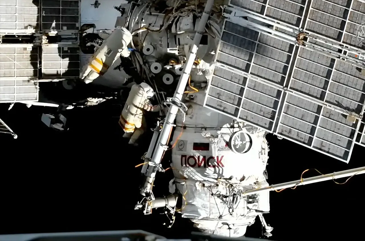 Экипаж 71-й экспедиции на МКС, космонавты Олег Кононенко и Николай Чуб, завершили выход в открытый космос