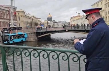 Председатель СК РФ поставил на контроль ход расследования уголовного дела по факту падения автобуса реку Мойка